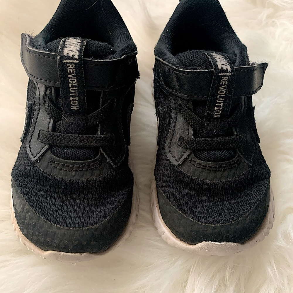 Nike Revolution Toddler Sneakers - Picture 2 of 5